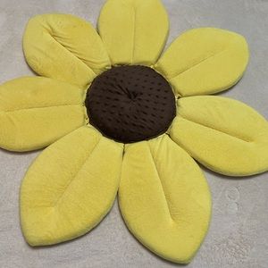 Baby bath flower for use in sink or bath